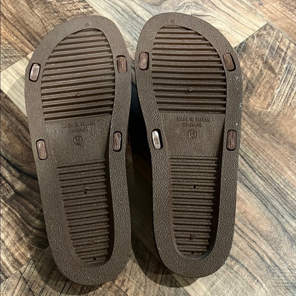 Brown Beaded Sandals with Bohemian Flair - Picture 2 of 3